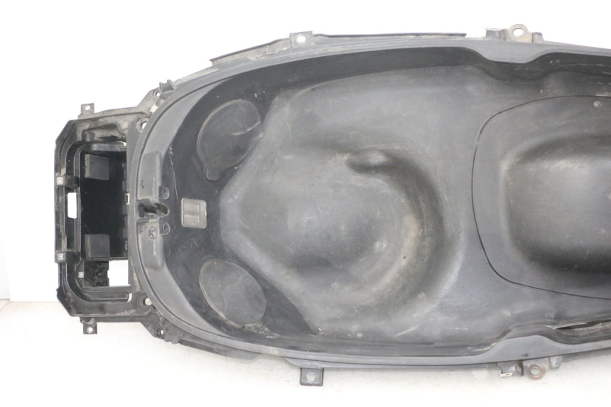 photo de SITZBANKABDECKUNG PIAGGIO X10 125 (2012 - 2017) - Kennzeichnungen und Originalreferenzen