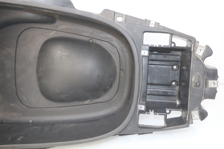 photo de SITZBANKABDECKUNG PIAGGIO XEVO - X EVO 125 (2007 - 2017) - Oberflächenzustand und Material