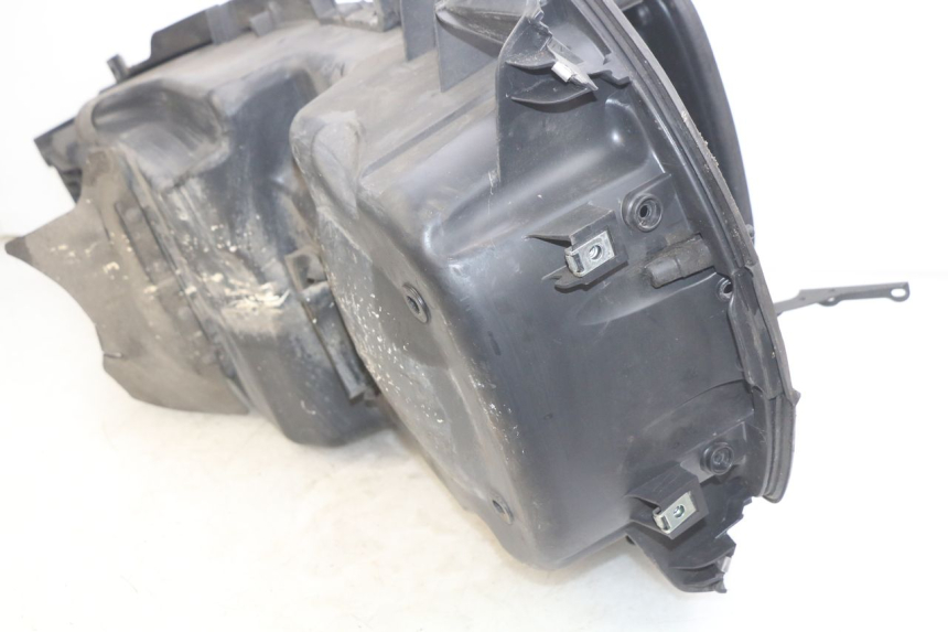 photo de SITZBANKABDECKUNG PIAGGIO XEVO - X EVO 125 (2007 - 2017) - Detailansicht des Bauteils