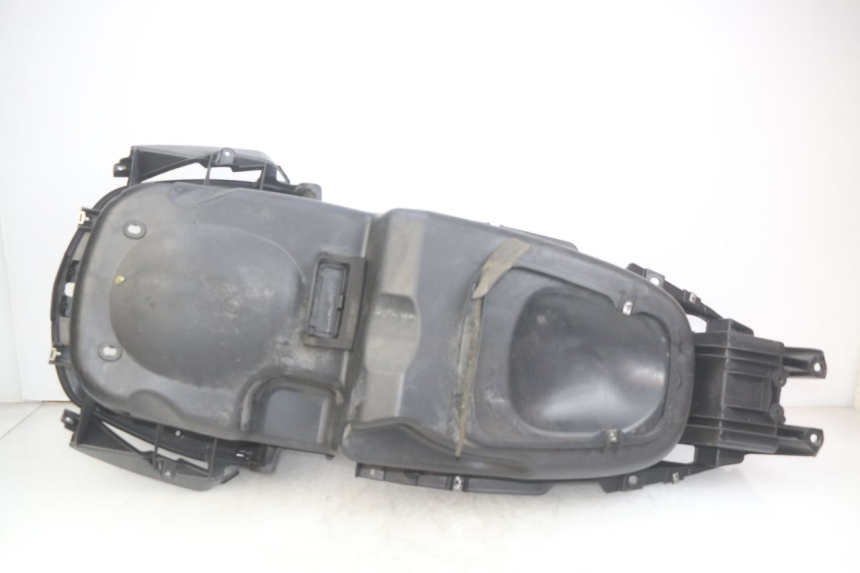 photo de SITZBANKABDECKUNG PIAGGIO XEVO - X EVO 125 (2007 - 2017) - Detailansicht des Bauteils