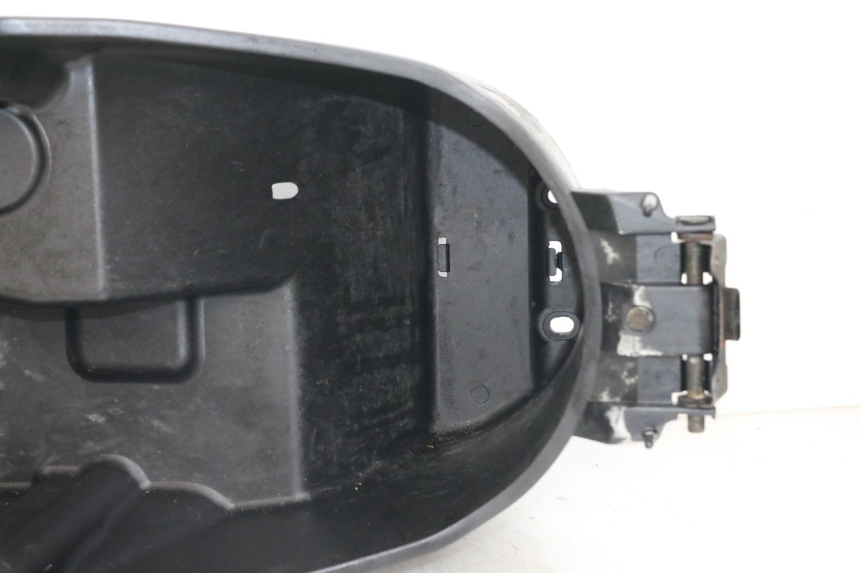 photo de HELMFACH YAMAHA YP MAJESTY 125 (2002 - 2006) - Oberflächenzustand und Material