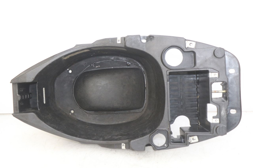 photo de SITZBANKABDECKUNG PIAGGIO ZIP 2T 50 (2009 - 2019) - Detailansicht des Bauteils