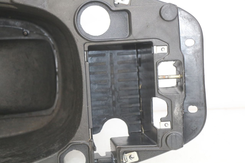 photo de SITZBANKABDECKUNG PIAGGIO ZIP 2T 50 (2009 - 2019) - Details der Befestigungspunkte