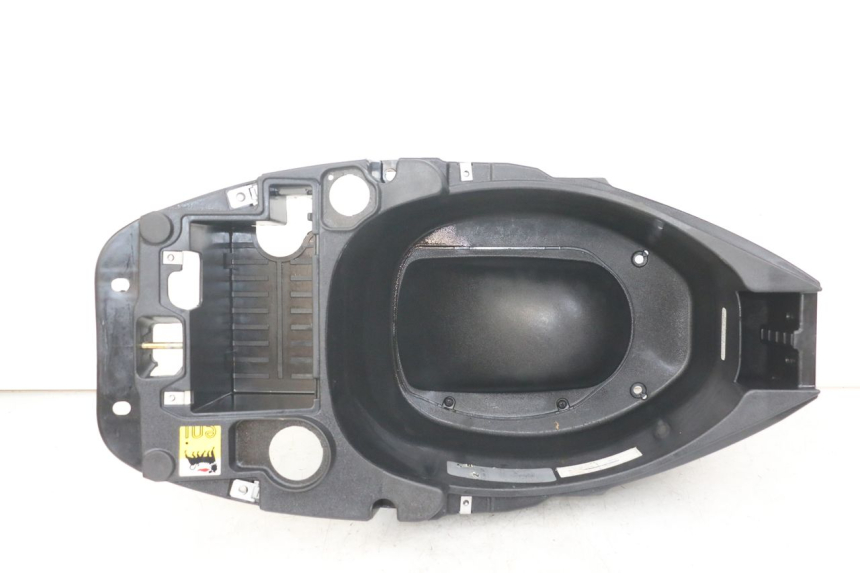 photo de SITZBANKABDECKUNG PIAGGIO ZIP 2T 50 (2009 - 2019) - Detailansicht des Bauteils