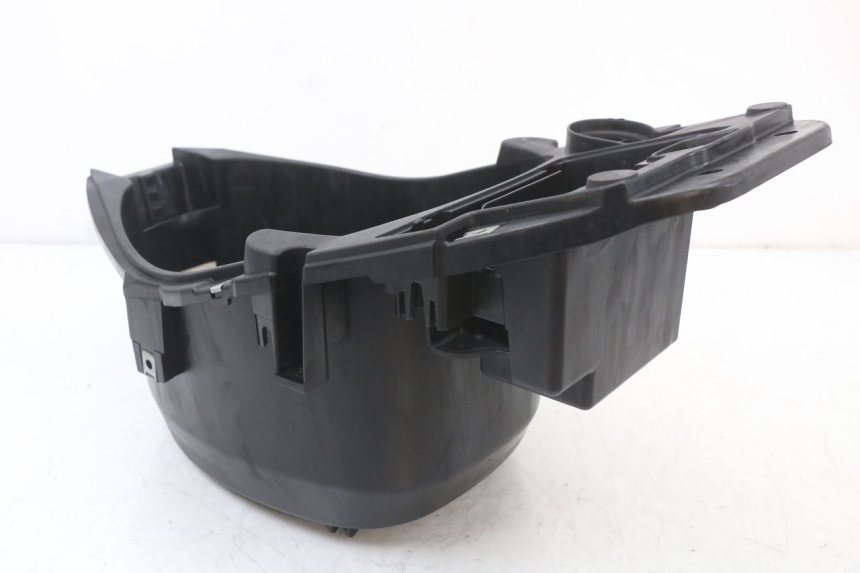 photo de SITZBANKABDECKUNG PIAGGIO ZIP 4T 50 (2018 - 2020) - Details der Befestigungspunkte