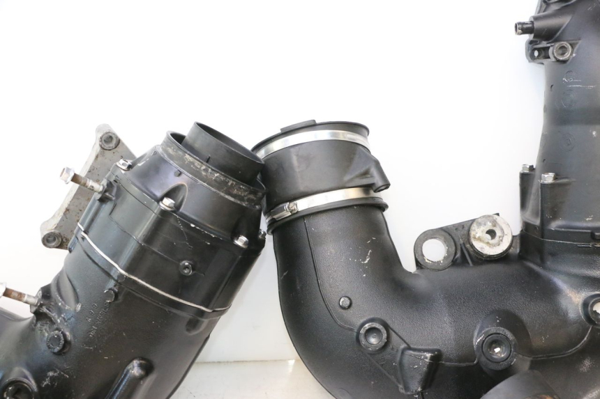 photo de KRÜMMER YAMAHA WAVE RUNNER GP R 1200 (2000 - 2003) - Fokus auf die Struktur