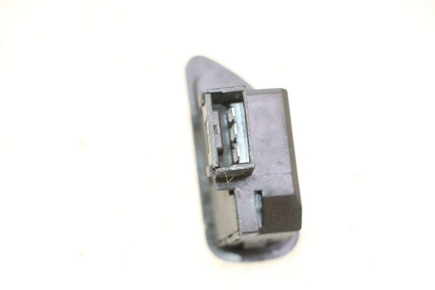 photo de BLINKER SCHALTER PIAGGIO MP3 HPE 310 (2024 - 2025) - Zoom auf Gebrauchszustand