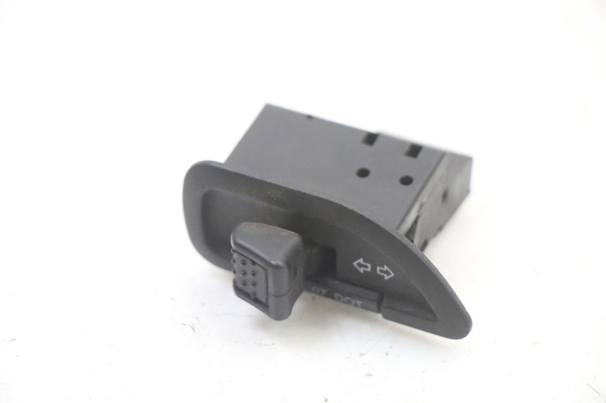 photo de BLINKER SCHALTER PIAGGIO NRG POWER PUREJET 50 (2018 - 2021) - Zoom auf Gebrauchszustand