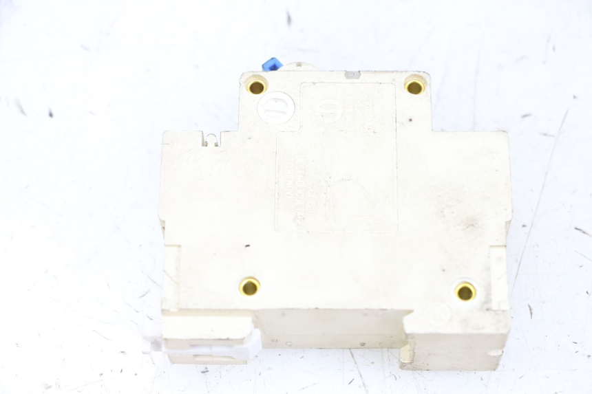 photo de SCHALTER ON OFF EFUN PUSA 1 - Details der Befestigungspunkte