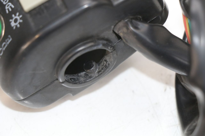 photo de RECHTS SCHALTER E-MAX 80L 1 (2011 - 2014) - Details der Befestigungspunkte