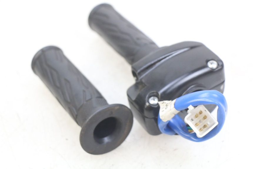 photo de RECHTER LENKERHEBEL KYMCO AGILITY 16+ 4T 50 (2018 - 2023) - Zoom auf Gebrauchszustand