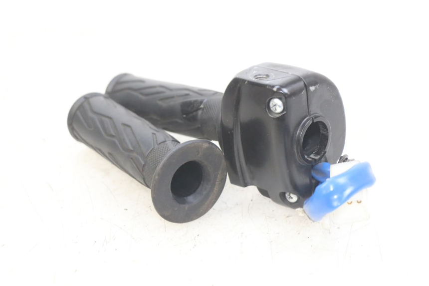 photo de RECHTER LENKERHEBEL KYMCO AGILITY 16+ 4T 50 (2018 - 2023) - Alternative Perspektive