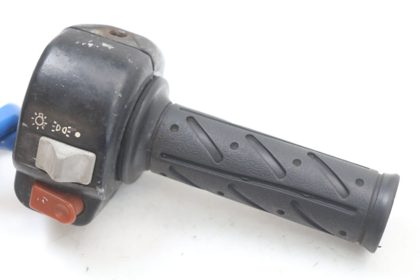 photo de RECHTS SCHALTER KYMCO AGILITY PREMIUM 50 (2007 - 2010) - Detailansicht des Bauteils