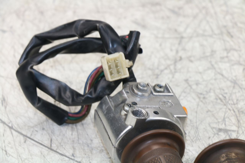 photo de RECHTS SCHALTER BAOTIAN BT COLLECTOR 50 (2005 - 2013) - Detailansicht des Bauteils