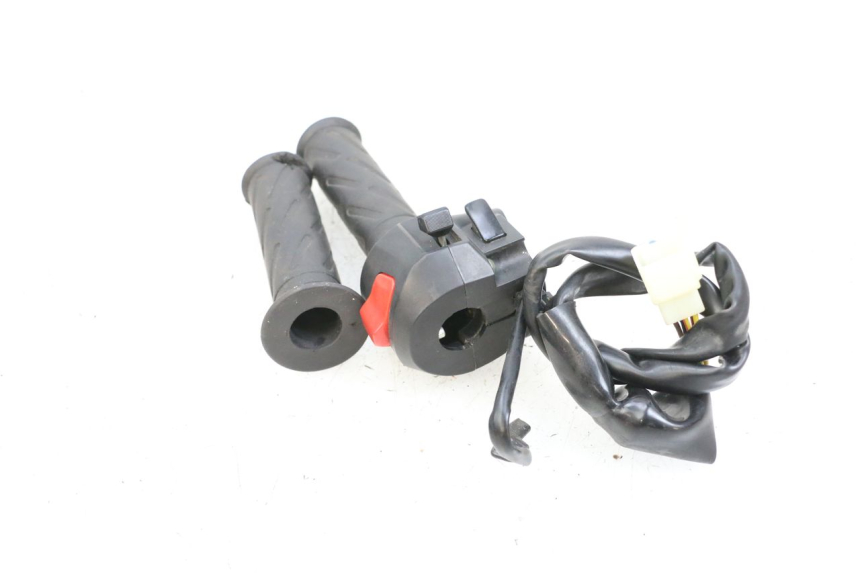 photo de RECHTS SCHALTER MAG POWER BOMBERS 4T 50 (2016 - 2026) - Gesamtansicht des Produkts