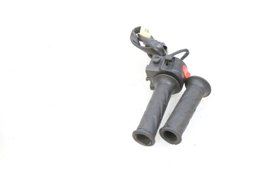 photo de RECHTS SCHALTER MAG POWER BOMBERS 4T 50 (2016 - 2026) - Details der Befestigungspunkte