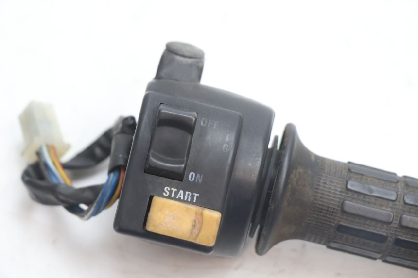 photo de RECHTS SCHALTER MBK BOOSTER SPIRIT 50 (1996 - 1999) - Detailansicht des Bauteils