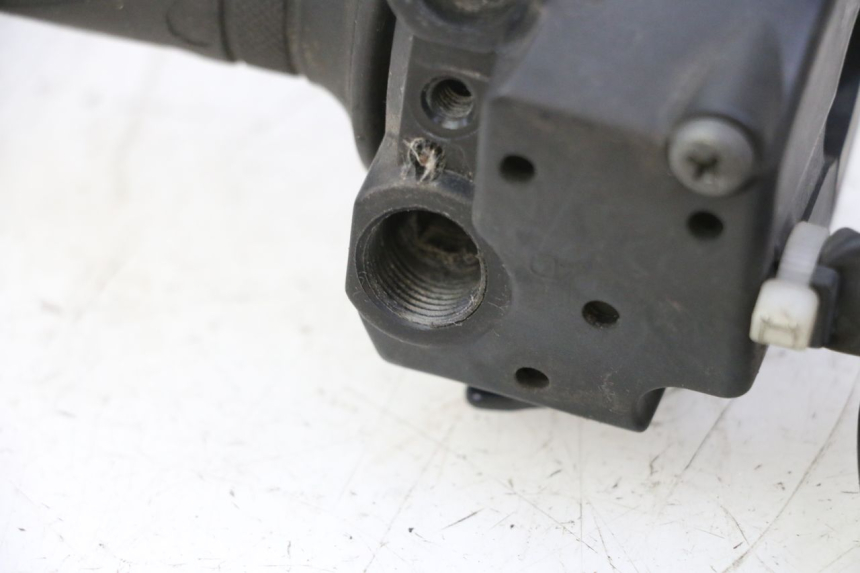 photo de RECHTER LENKERHEBEL SUZUKI BURGMAN 125 (2007 - 2014) - Details der Befestigungspunkte