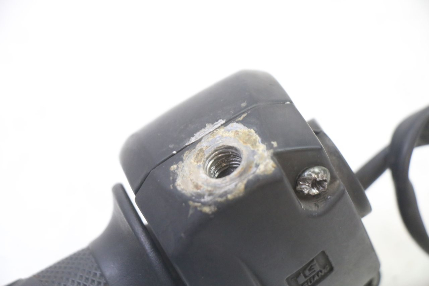 photo de RECHTS SCHALTER ORCAL CAVARO 4T 50 (2019 - 2023) - Details der Befestigungspunkte