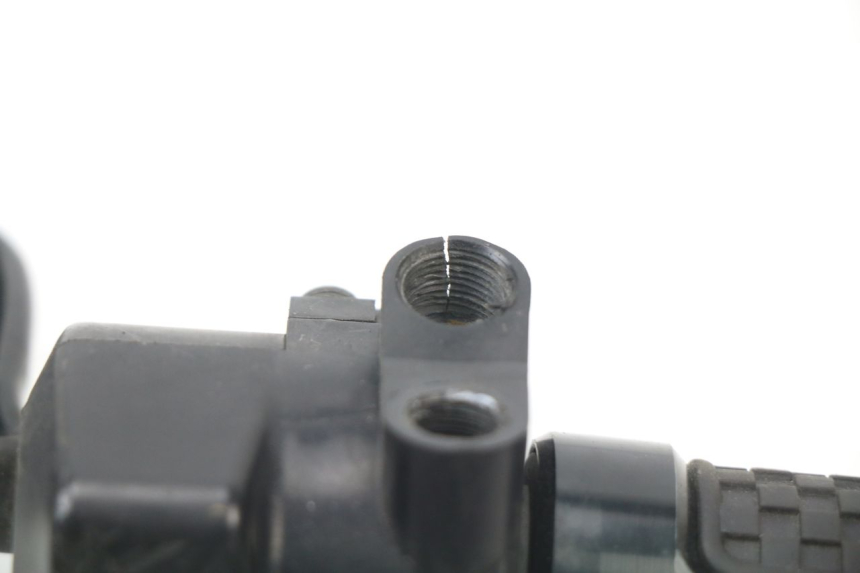 photo de RECHTS SCHALTER HONDA CBR 929 RR FIREBLADE 900 (2000 - 2001) - Detailansicht des Bauteils