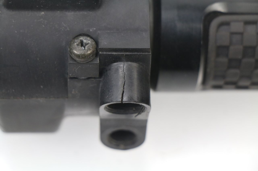 photo de RECHTS SCHALTER HONDA CBR 929 RR FIREBLADE 900 (2000 - 2001) - Zoom auf Gebrauchszustand