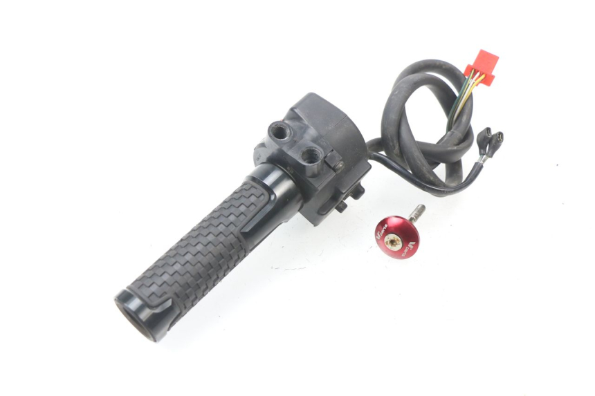 photo de RECHTS SCHALTER HONDA CBR 929 RR FIREBLADE 900 (2000 - 2001) - Details der Befestigungspunkte