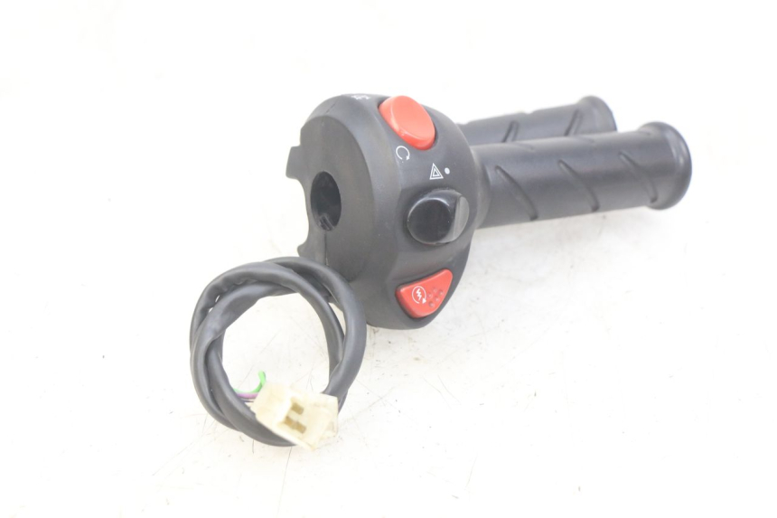 photo de RECHTER LENKERHEBEL PEUGEOT CITYSTAR AIR 125 (2014 - 2017) - Oberflächenzustand und Material