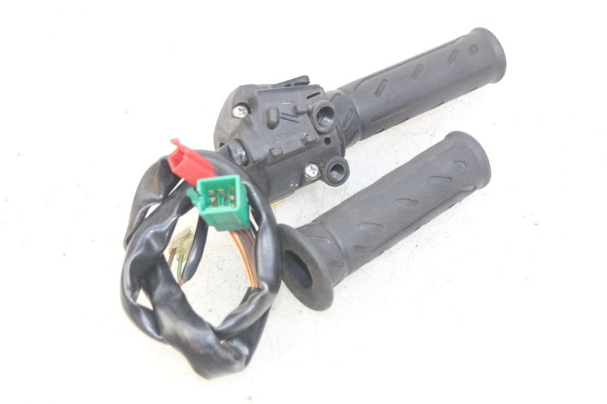 photo de RECHTER LENKERHEBEL KYMCO DOWNTOWN ABS 125 (2015 - 2017) - Detailansicht des Bauteils