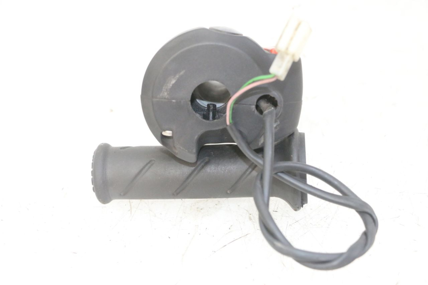 photo de RECHTS SCHALTER PEUGEOT ELYSTAR 125 (2002 - 2007) - Zoom auf Gebrauchszustand