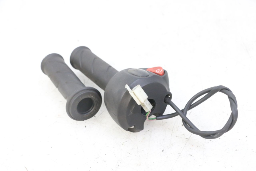 photo de RECHTS SCHALTER PEUGEOT ELYSTAR 125 (2002 - 2007) - Technische Nahaufnahme