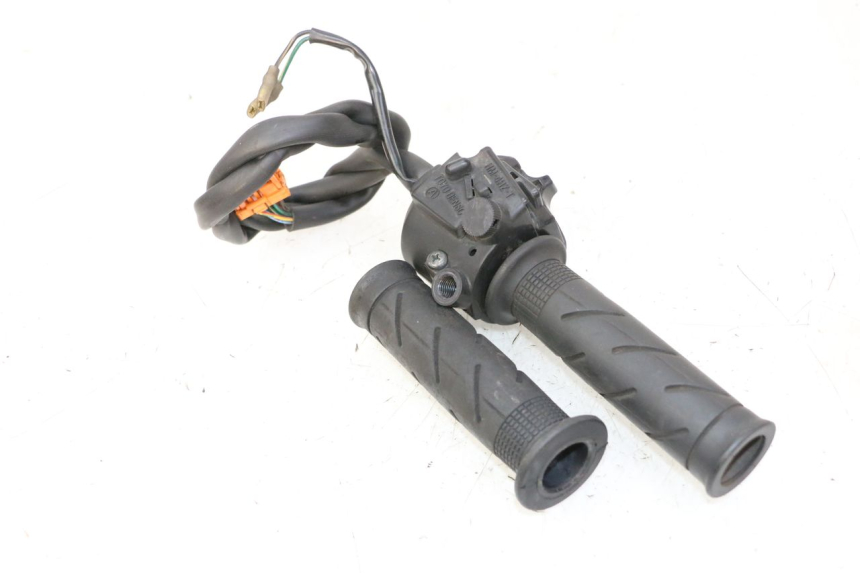 photo de RECHTER LENKERHEBEL HONDA FES S-WING SWING ABS 125 (2007 - 2015) - Detailansicht des Bauteils