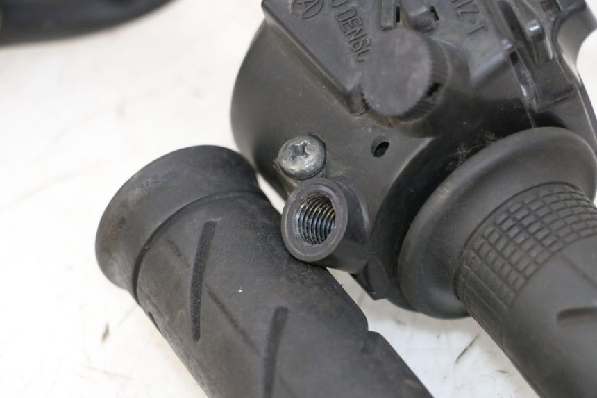 photo de RECHTER LENKERHEBEL HONDA FES S-WING SWING ABS 125 (2007 - 2015) - Zoom auf Gebrauchszustand