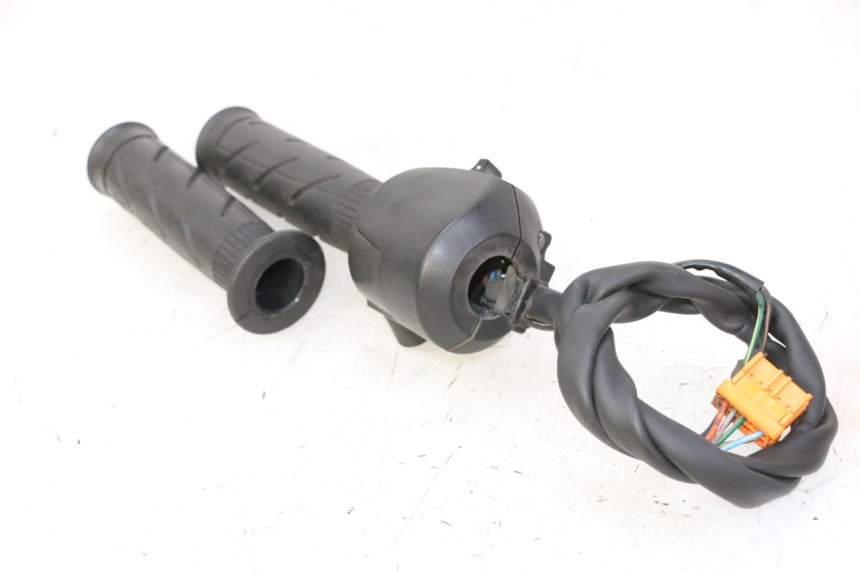 photo de RECHTER LENKERHEBEL HONDA FES S-WING SWING ABS 125 (2007 - 2015) - Gesamtansicht des Produkts