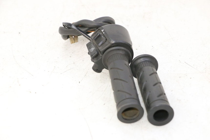 photo de RECHTER LENKERHEBEL HONDA FES S-WING SWING ABS 125 (2007 - 2015) - Details der Befestigungspunkte