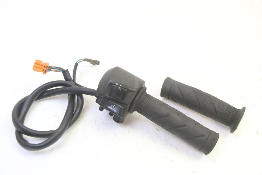 photo de RECHTER LENKERHEBEL HONDA FES S-WING SWING ABS 125 (2007 - 2015) - Hauptansicht