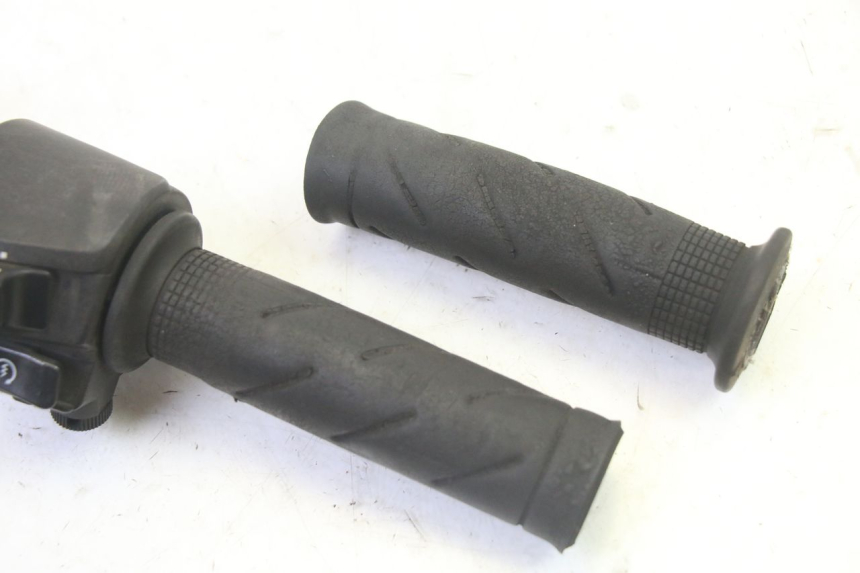 photo de RECHTER LENKERHEBEL HONDA FES S-WING SWING ABS 125 (2007 - 2015) - Zoom auf Gebrauchszustand