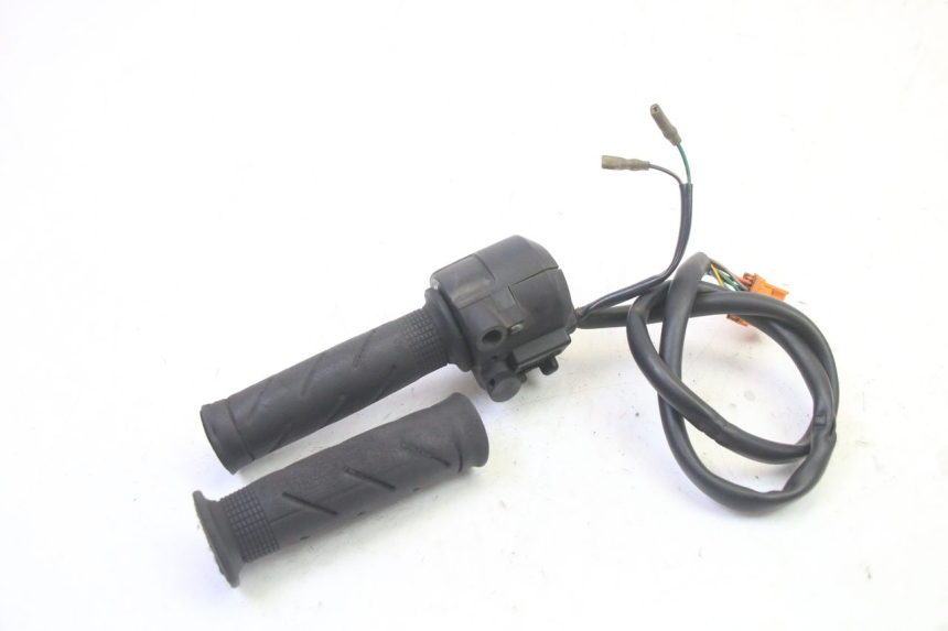 photo de RECHTER LENKERHEBEL HONDA FES S-WING SWING ABS 125 (2007 - 2015) - Technische Nahaufnahme