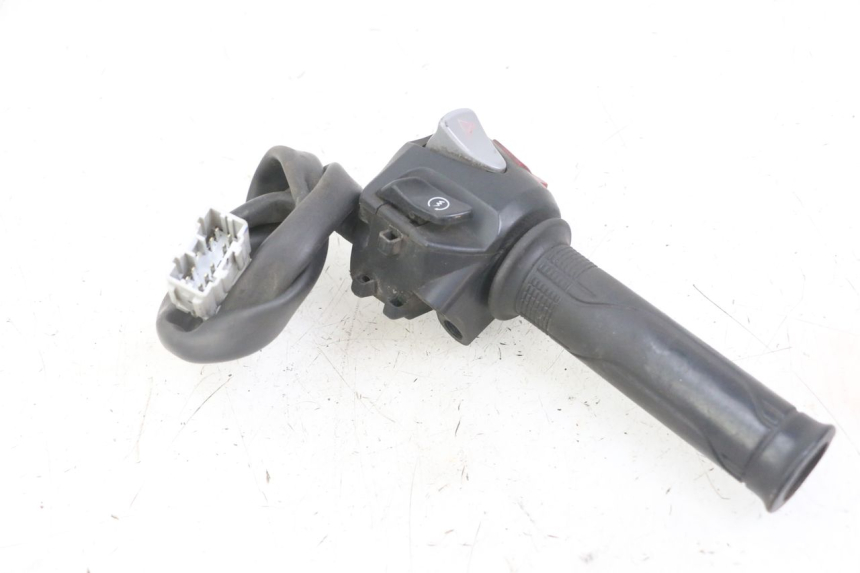 photo de RECHTS SCHALTER HONDA FORZA ABS 300 (2013 - 2017) - Detailansicht des Bauteils