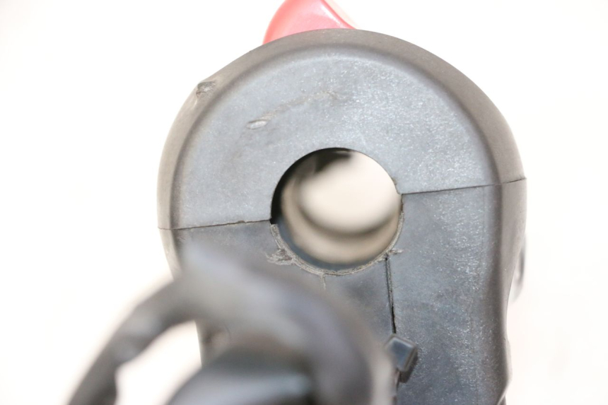 photo de RECHTS SCHALTER YAMAHA FZ6 N FAZER 600 (2004 - 2006) - Details der Befestigungspunkte