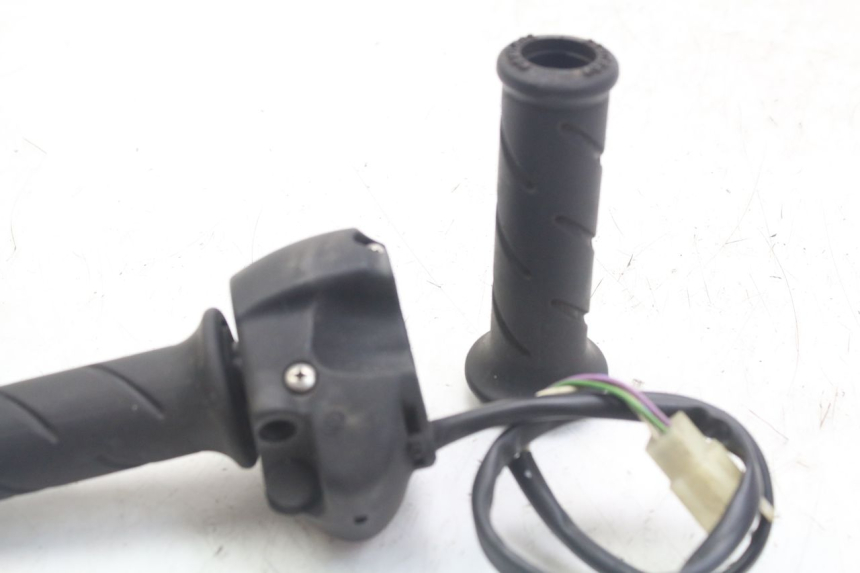 photo de RECHTS SCHALTER PEUGEOT GEOPOLIS RS 125 (2007 - 2009) - Zoom auf Gebrauchszustand