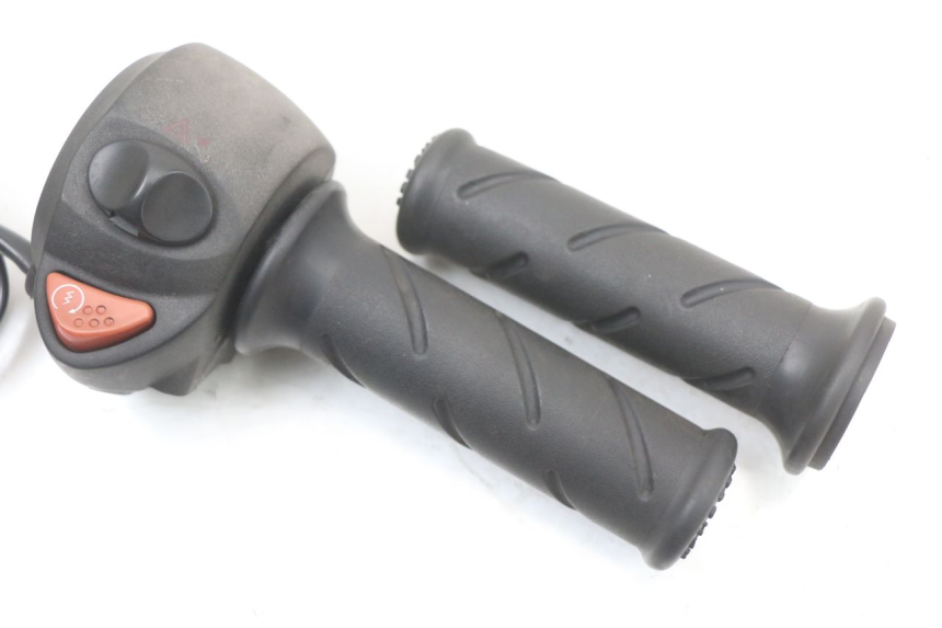 photo de RECHTS SCHALTER PEUGEOT GEOPOLIS RS 125 (2007 - 2009) - Detailansicht des Bauteils