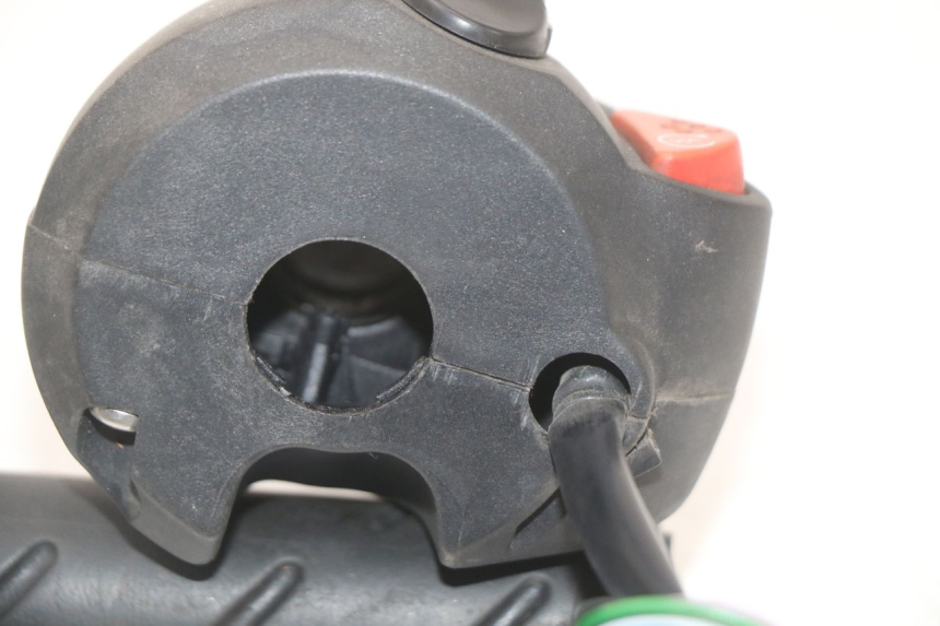 photo de RECHTS SCHALTER PEUGEOT GEOPOLIS RS 125 (2007 - 2009) - Technische Nahaufnahme