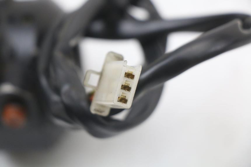 photo de RECHTER LENKERHEBEL HYOSUNG GF 125 (2001 - 2005) - Oberflächenzustand und Material