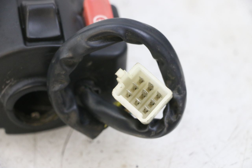 photo de RECHTS SCHALTER GOES WIKI 125 (2010 - 2015) - Zoom auf Gebrauchszustand