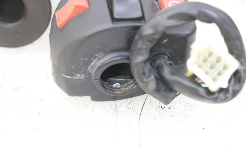 photo de RECHTS SCHALTER GOES WIKI 125 (2010 - 2015) - Technische Nahaufnahme