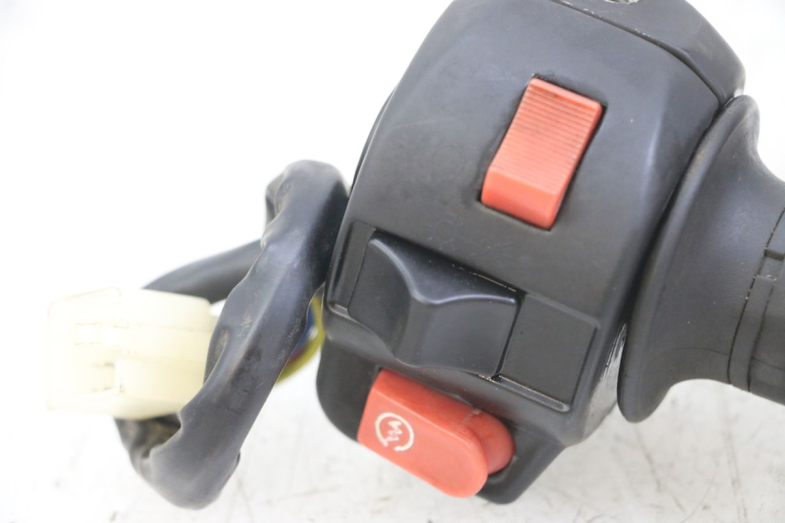 photo de RECHTS SCHALTER GOES WIKI 125 (2010 - 2015) - Details der Befestigungspunkte