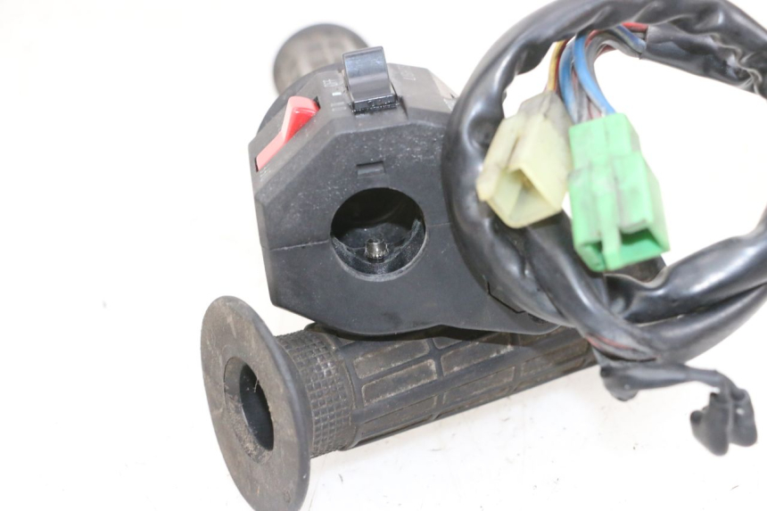 photo de RECHTS SCHALTER KAWASAKI GPX R WARBIRD 600 (1988 - 1993) - Zoom auf Gebrauchszustand