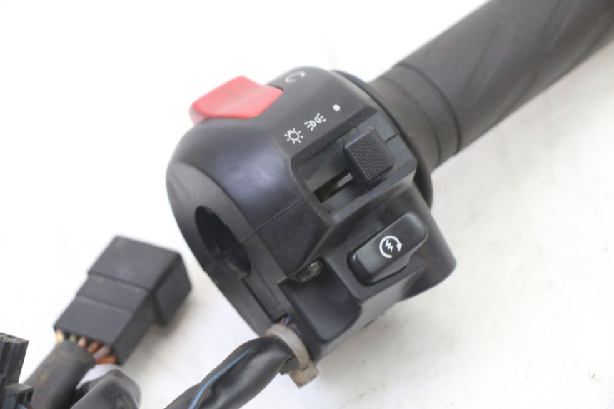 photo de RECHTSKOMMUTATOR SUZUKI GS GSE 500 (2001 - 2003) - Zoom auf Gebrauchszustand