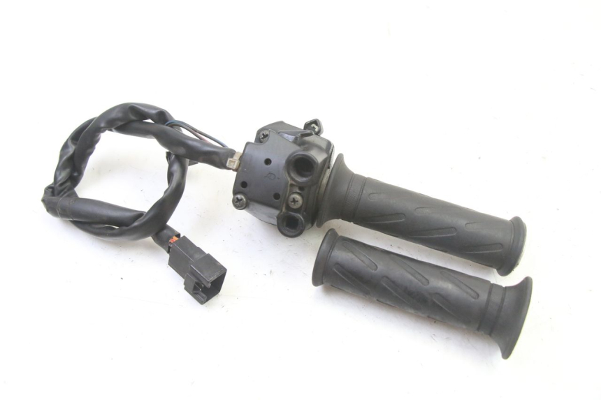 photo de RECHTSKOMMUTATOR SUZUKI GS GSE 500 (2001 - 2003) - Details der Befestigungspunkte