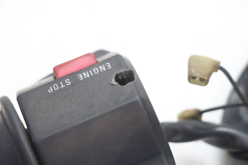 photo de RECHTS SCHALTER SUZUKI GSX F GSXF 750 (1988 - 1998) - Oberflächenzustand und Material